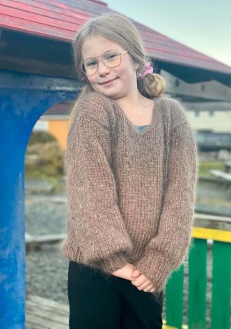 Strikkepakke Amanda genser til barn fra House Of Yarn